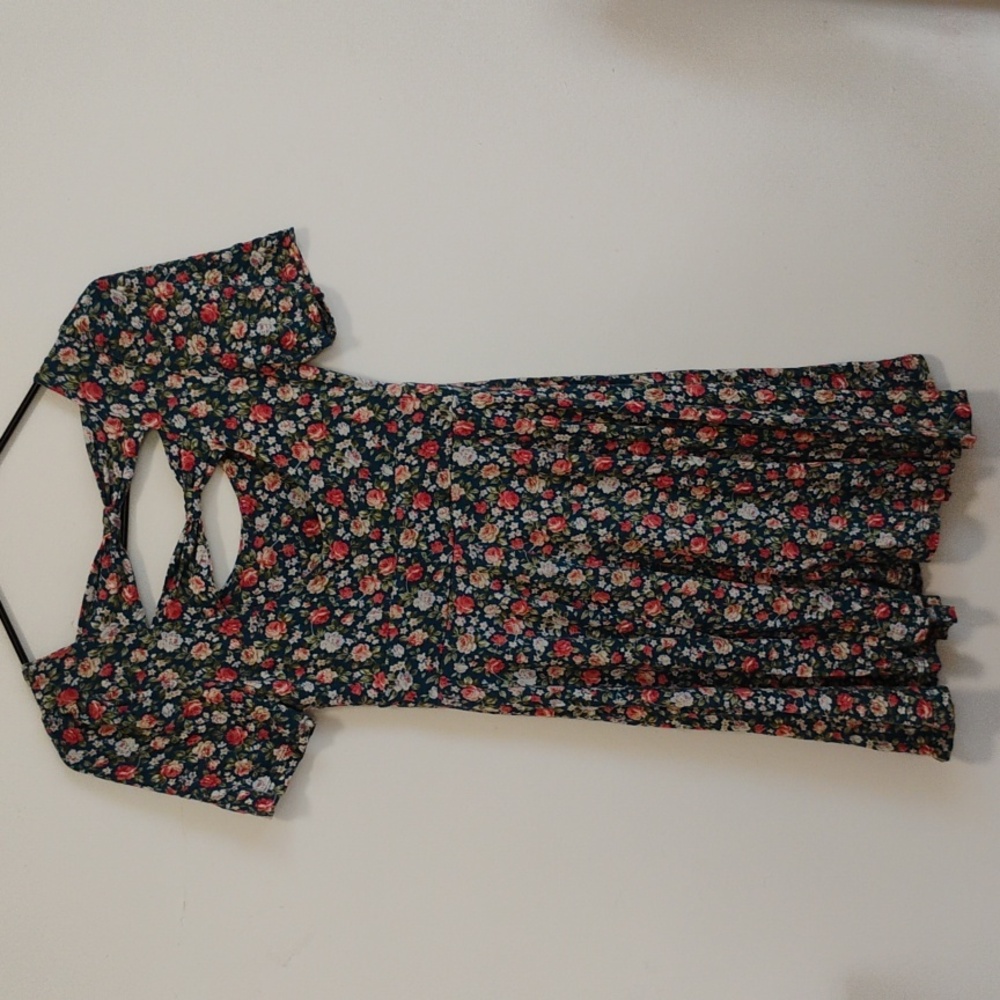 sound & matter | Vintage-inspired Floral short sleeve skater dress | Juniors S - Picture 4 of 6
